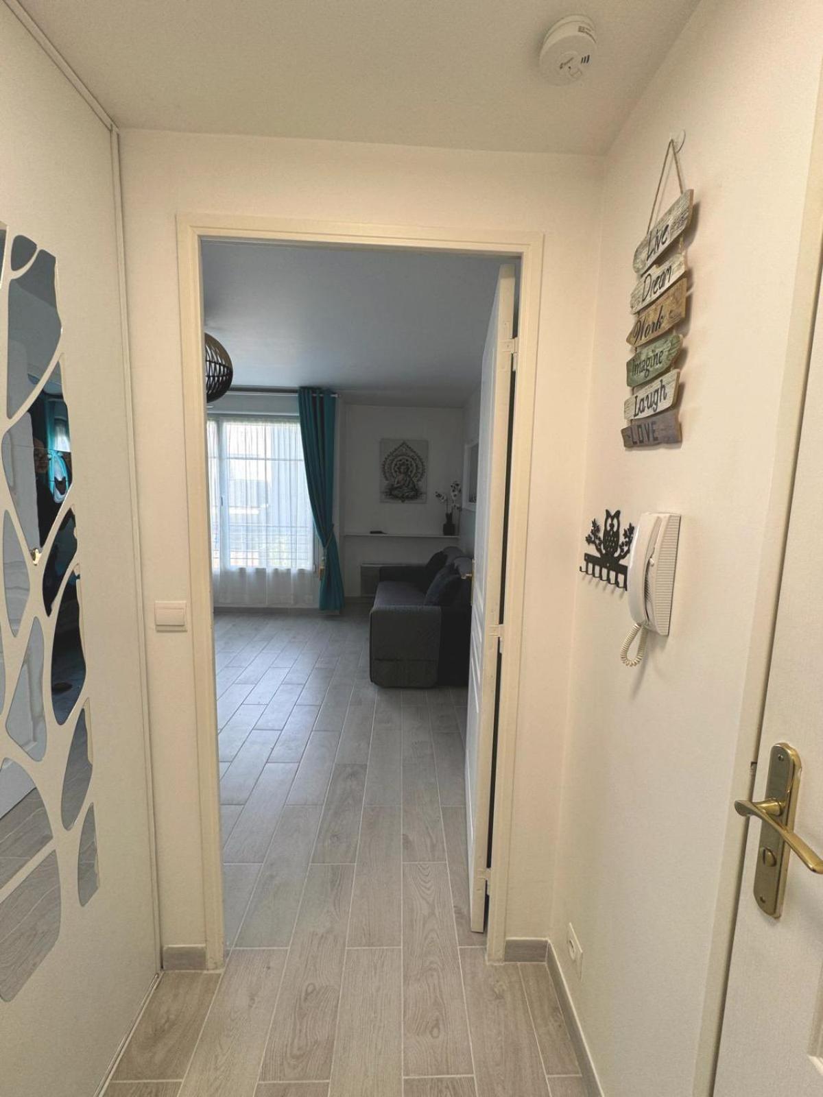 Magnolia 40m2, Parking Et Wifi Gratuit * Montevrain