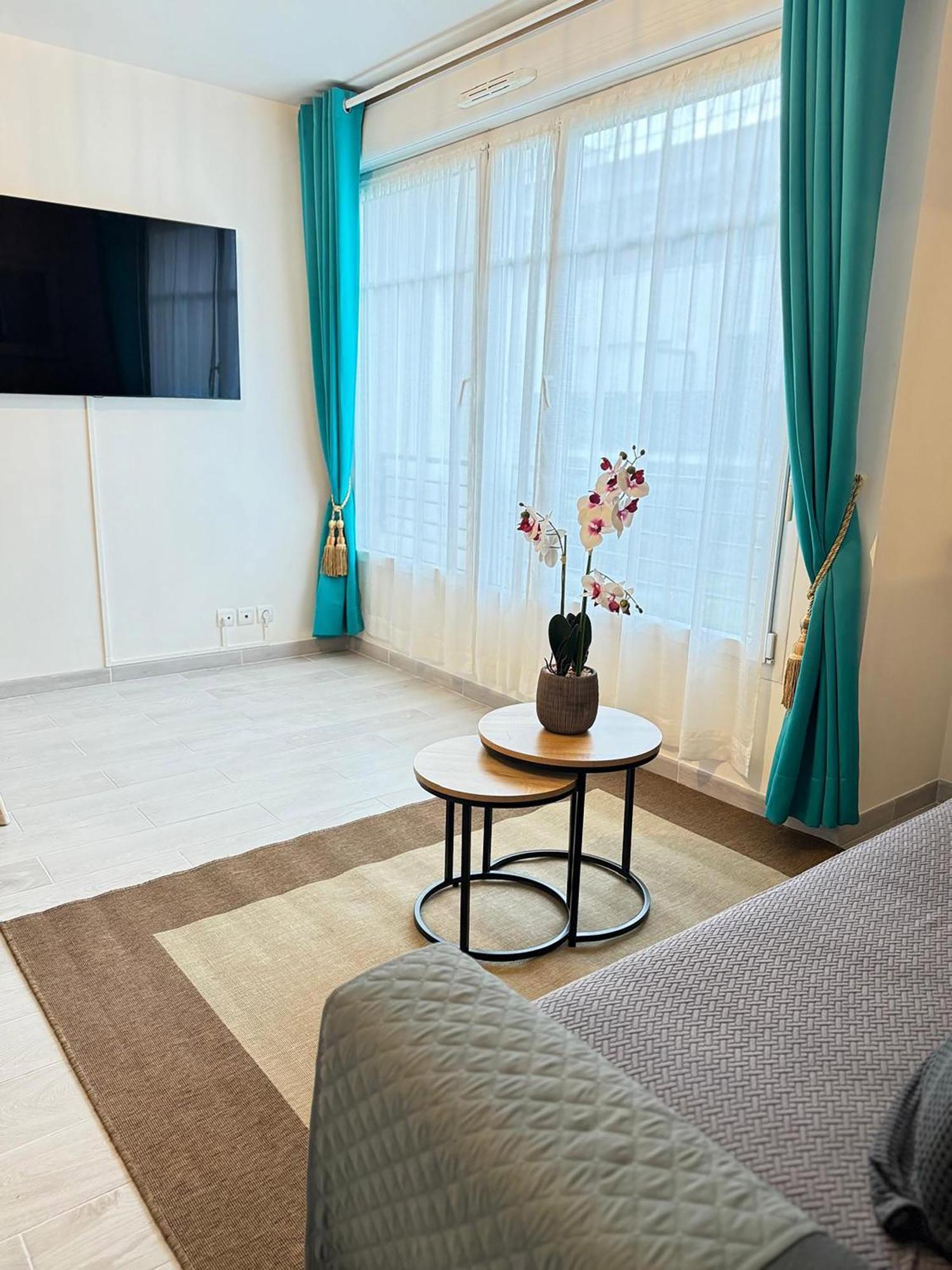 Magnolia 40m2, Parking Et Wifi Gratuit *